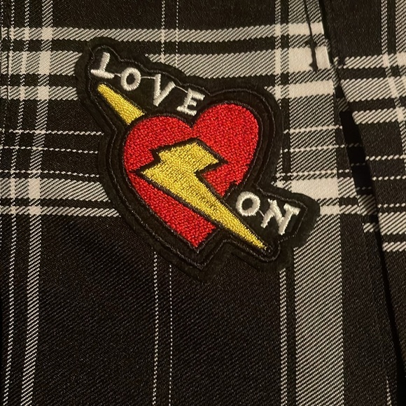 NO BOUNDARIES BLACK PLAID PLEATED SKIRT WITH PATCHES NWT JUNIORS XS - Picture 2 of 12